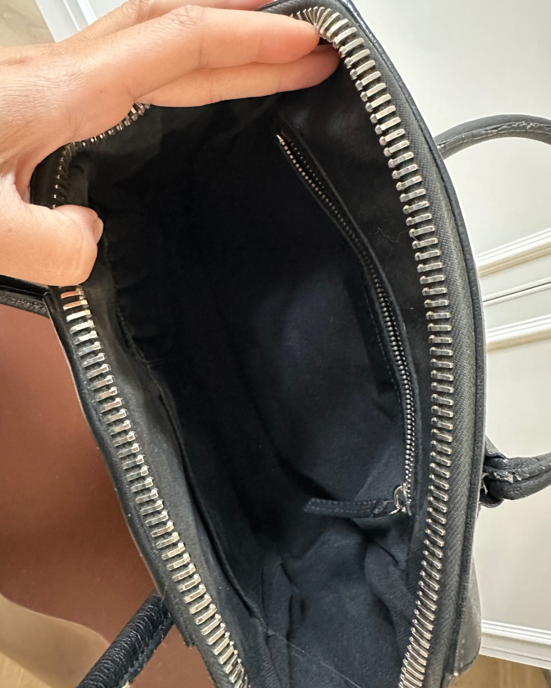 GIVENCHY Antigona Leather Handbag in Black