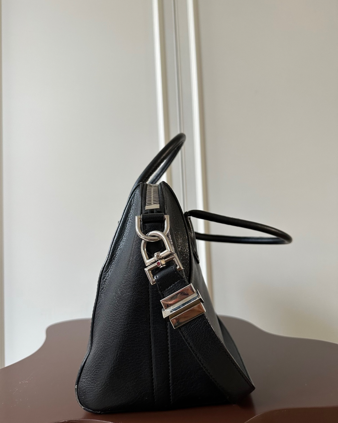 GIVENCHY Antigona Leather Handbag in Black