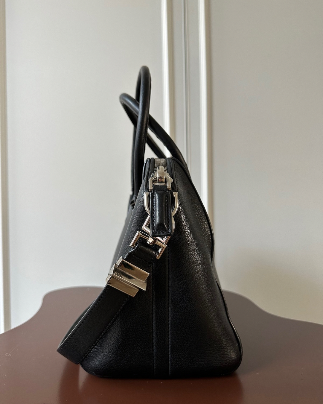 GIVENCHY Antigona Leather Handbag in Black