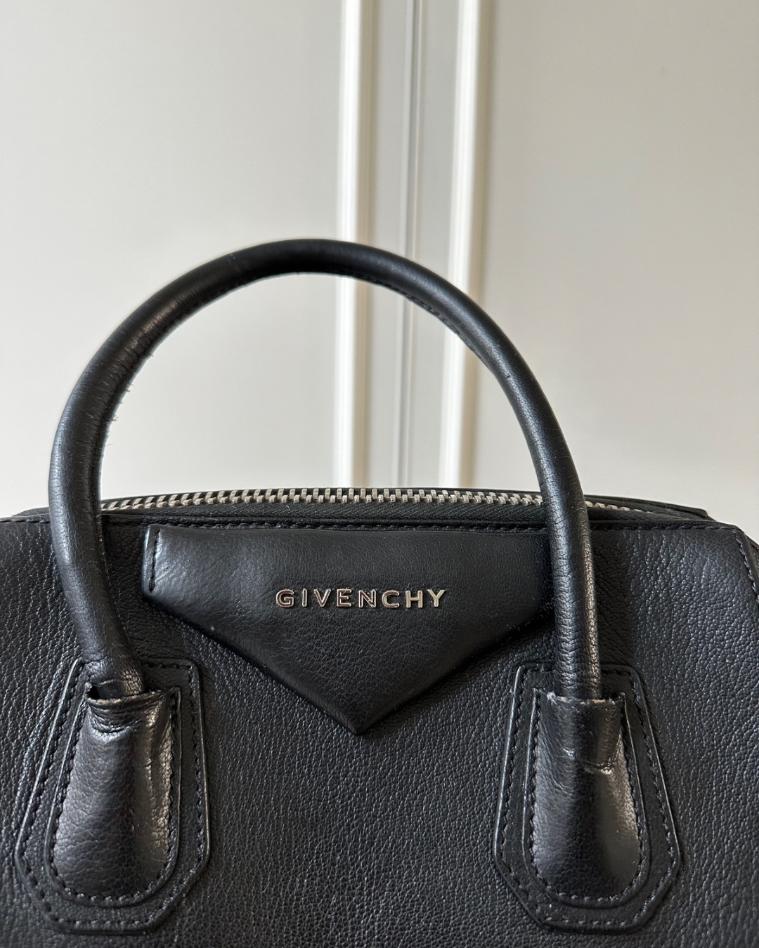 GIVENCHY Antigona Leather Handbag in Black